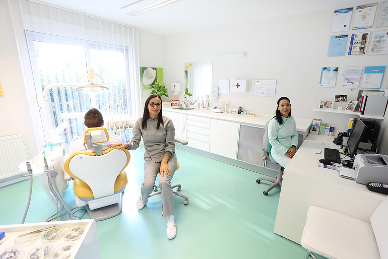 dental-studio-m-intro